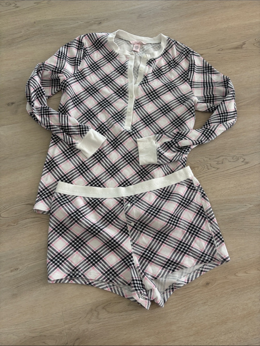 Victoria’s Secret Thermal Short PJ Set plaid like new Large SOFT